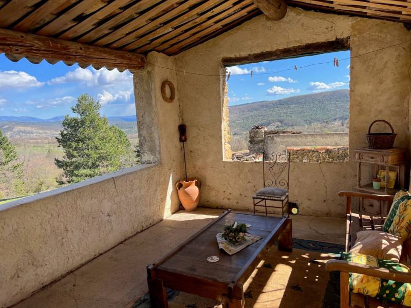 Maison à la vente dans les alpes de haute Provence avec vue panoramique
