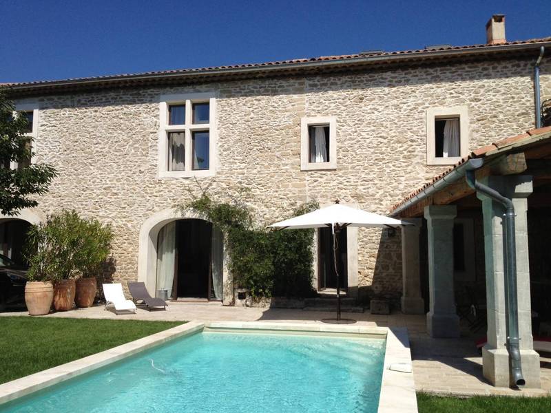 Maison de village de caractère à vendre à Cabrières d'Avignon avec jardin et piscine