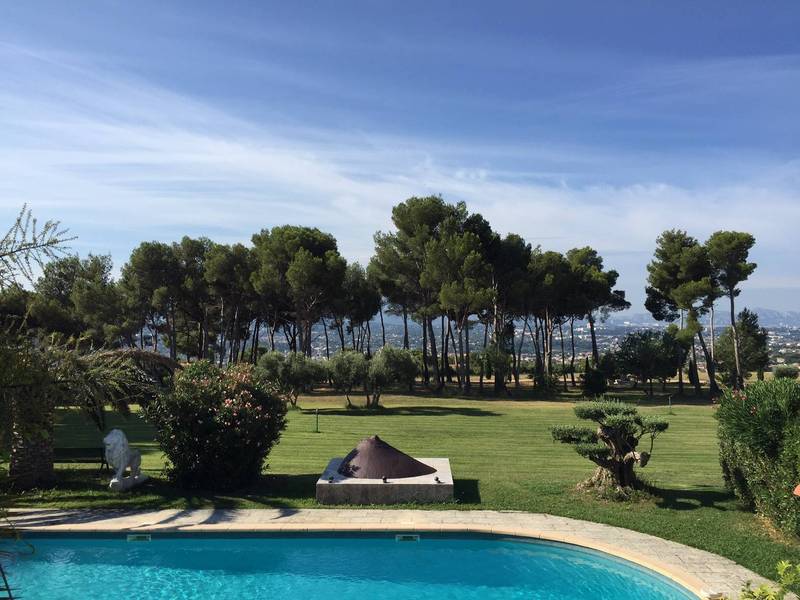 Luxury property for sale in Marseille with a panoramic sea view
