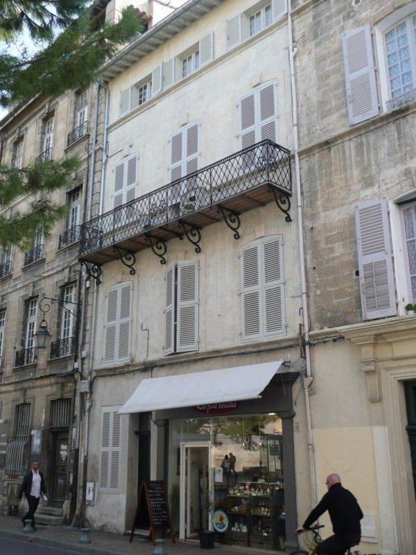 Town house for sale in Avignon with several apartments 