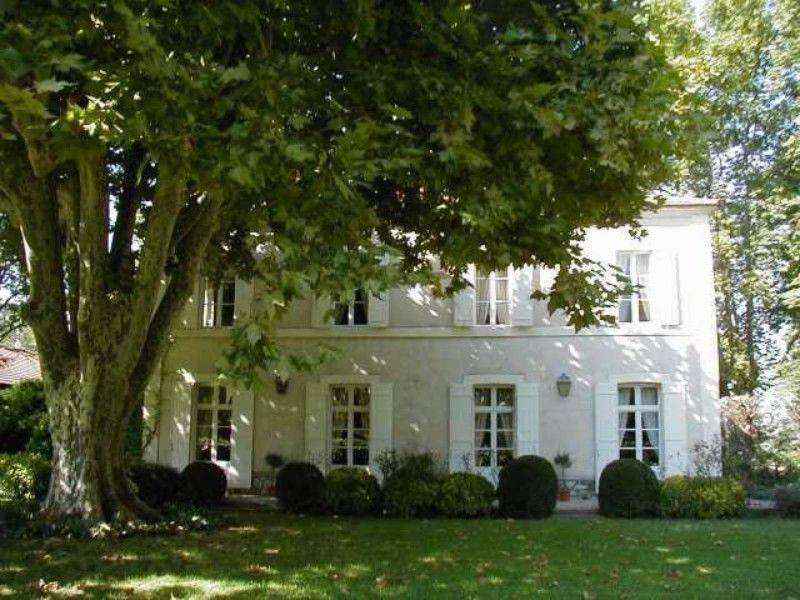 Mansion for sale in Saint Rémy de Provence with a planted park