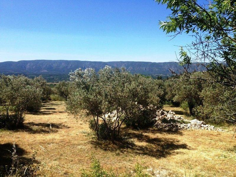 Plot of building land for sale in Gordes with a nice view