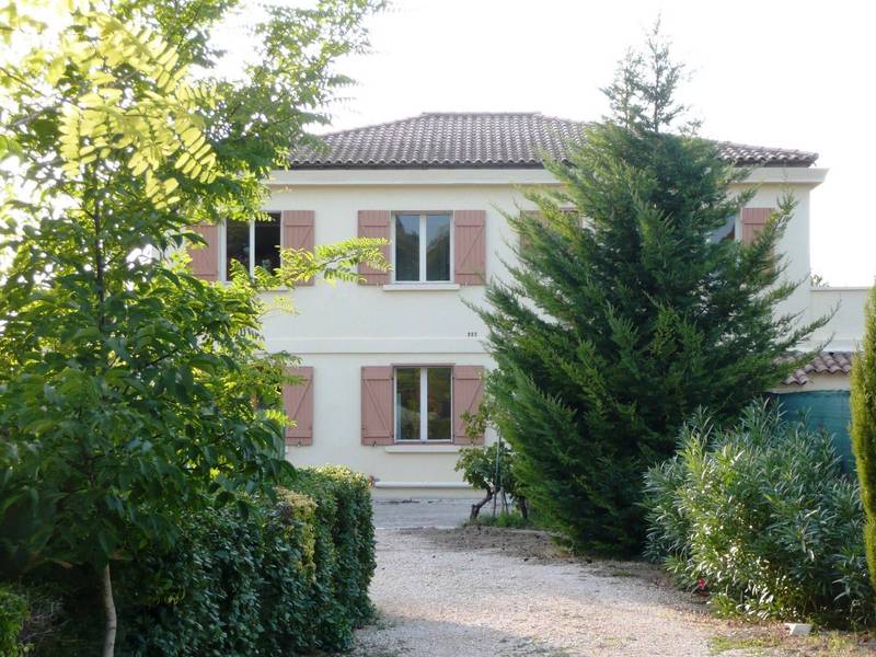 A vendre appartement avec terrasse jardin et vue à l'Isle sur Sorgue quartier Saint Antoine