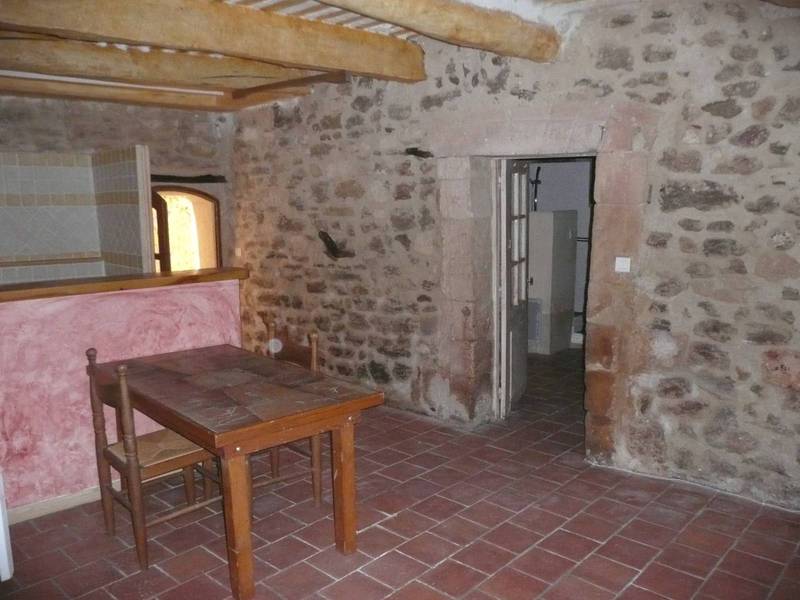 A vendre appartement ancien rénové au coeur du village de Menerbes