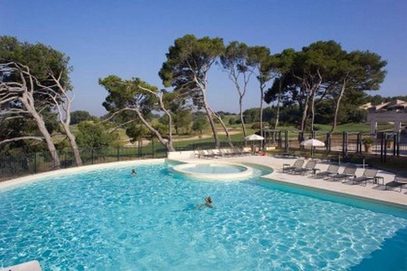 Provence country golf appartement à vendre sur le golf avec piscine et tennis