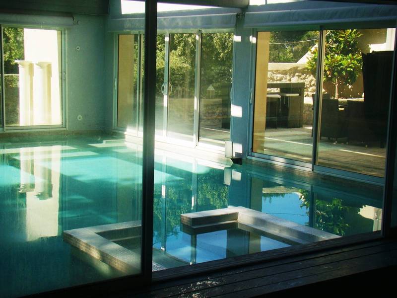 A vendre en Avignon propriété de prestige avec piscine intérieure et extérieure