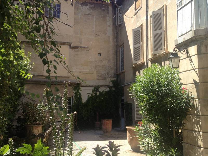 Avignon centre historique hotel particulier avec grand jardin à la vente
