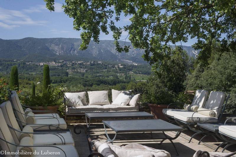 Ménerbes propriété de prestige à lavente avec vue panoramique sur la montagne du Luberon