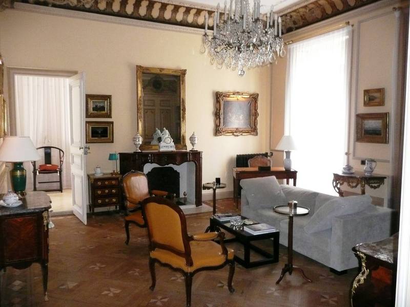 A vendre appartement de prestige avec terrasse dans le centre d'Avignon