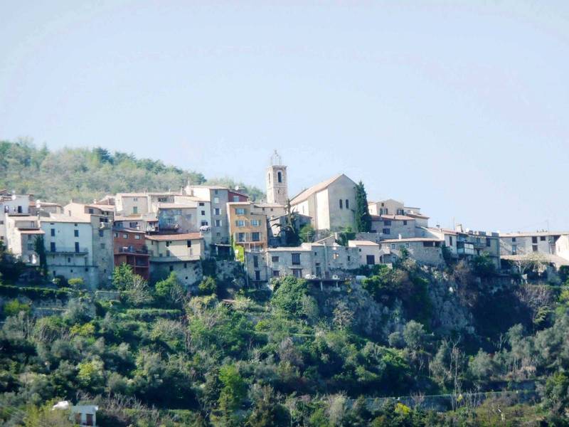 acheter une maison de village à rénover près de Nice
