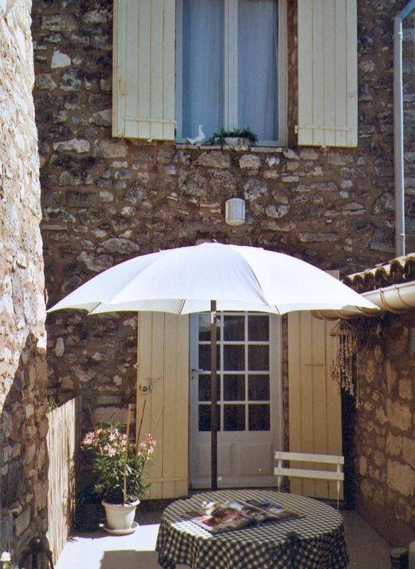 Maison de village avec terrasse à vendre près de Gordes