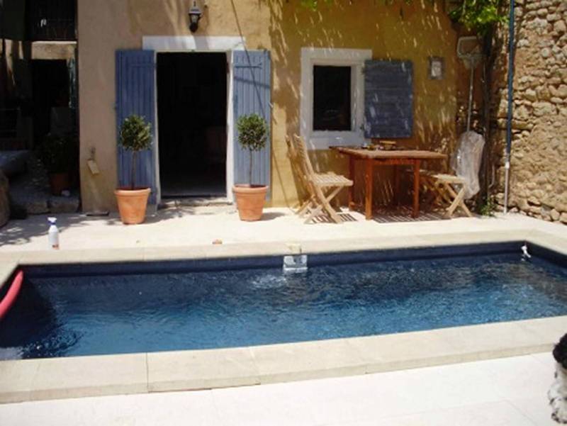 Maison de village à vendre près de Gordes avec piscine diffazur avec revêtement silico marbreux