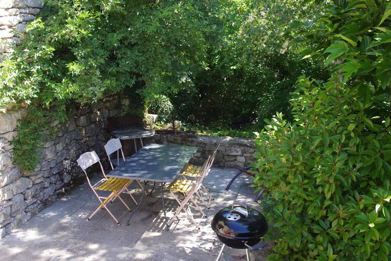 Maison de hameau  à vendre à Saint Martin de Castillon dans le grand Luberon avec jardin et piscine
