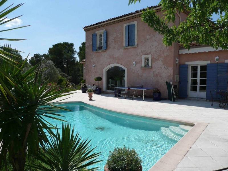 Bastidon à vendre près d'Avignon avec jardin et piscine
