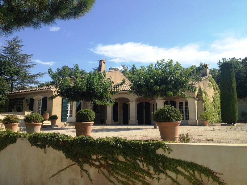 Villa à vendre près d'Avignon avec vue dégagée