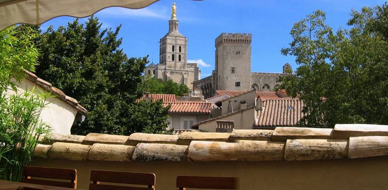 Avignon à vendre Maison de ville avec terrasse et vue sur le Palais des Papes