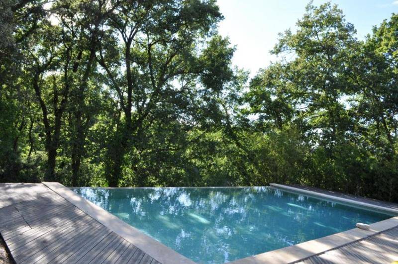 A vendre villa à Menerbes avec jardin et piscine