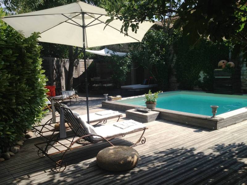 Maison de hameau à vendre à Menerbes avec un jardin et une piscine