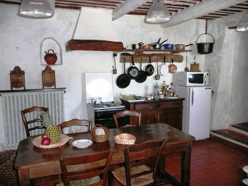 Maison 18ème à la vente avec sa cuisine Provençale