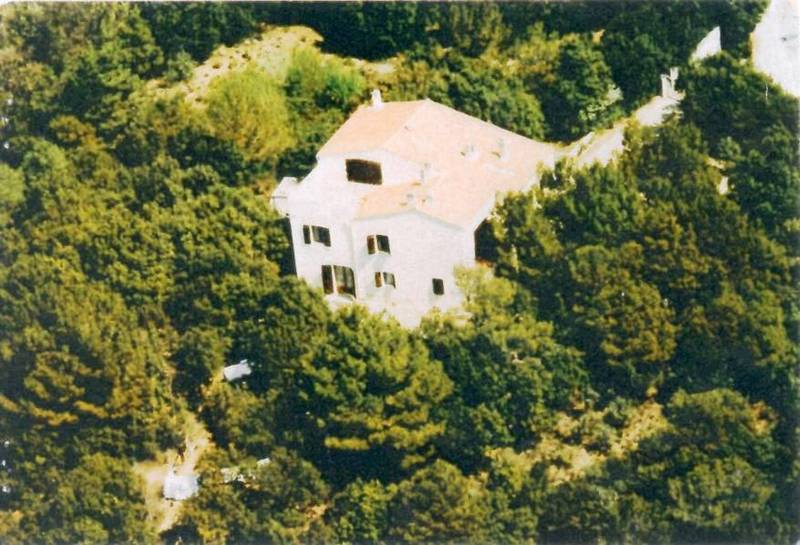 A vendre villa à restaurer avec 9 hectares, vue panoramique près de Manosque