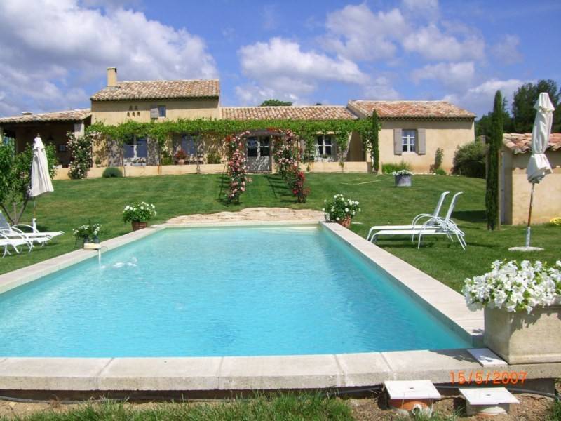 Mas de plain-pied à vendre à Roussillon avec jardin, piscine et une belle vue