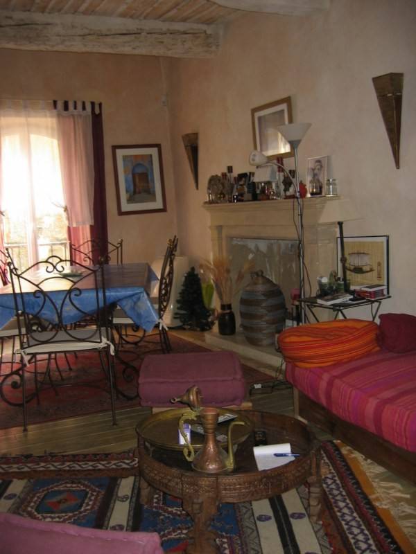 Maison de village à vendre à  Menerbes un des plus beaux villages de France  avec une boutique et plusieurs appartements