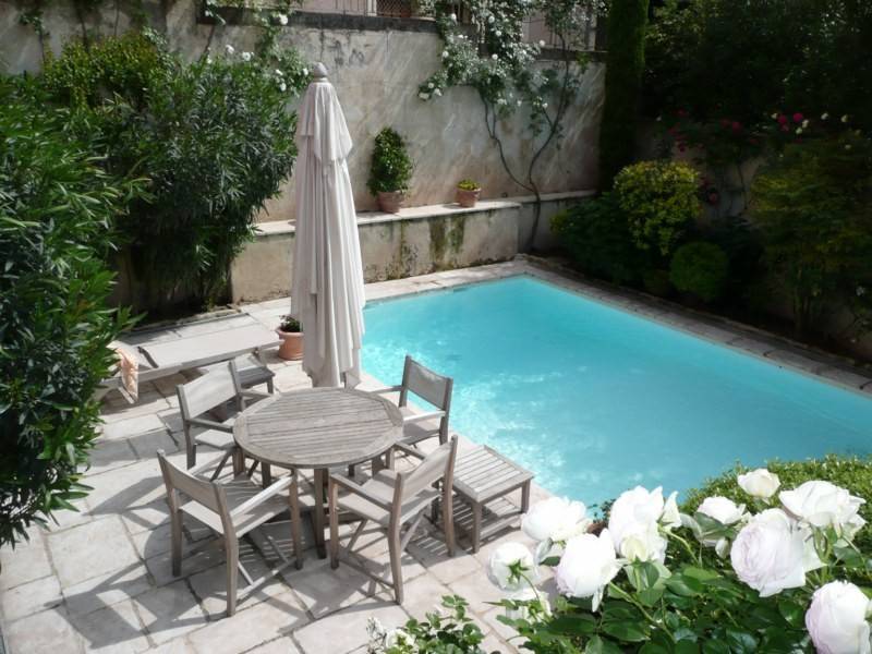 Hôtel particulier  à vendre à  PERNES LES FONTAINES,  en centre ville au calme avec piscine et jardin