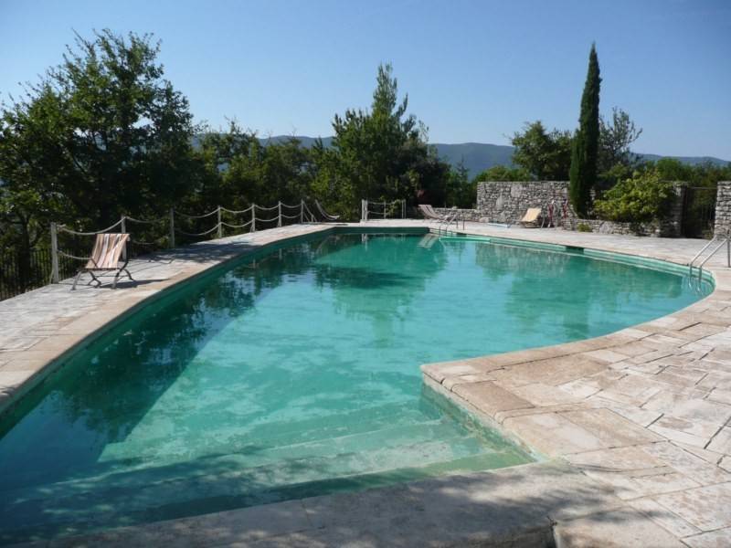 Maison de Hameau 18ème  à vendre à Saint Martin de Castillon avec un petit jardin privatif et une piscine