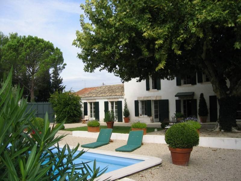 Demeure de Village à vendre à Pallud de Noves près de Saint Rémy de Provence avec jardin et piscine
