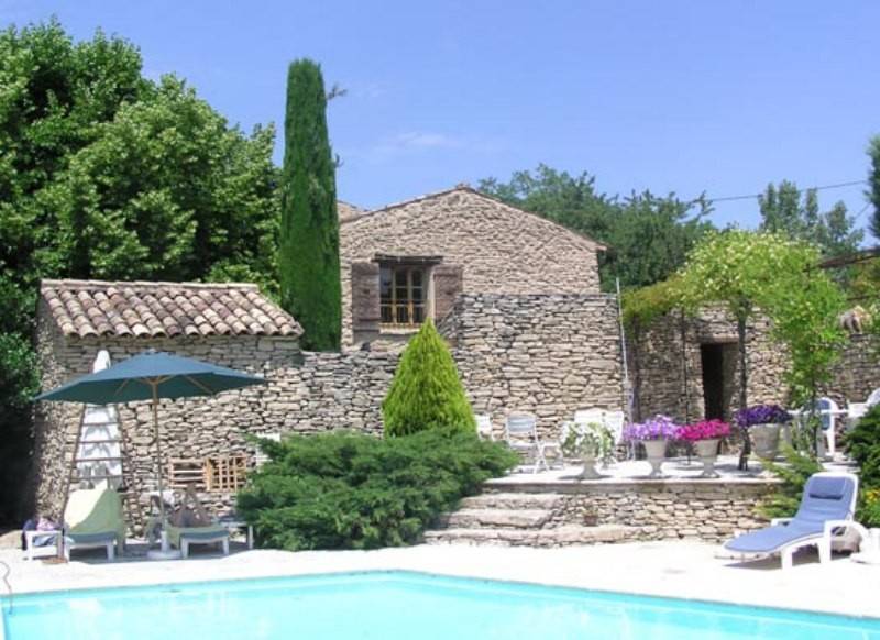 Mas en Pierre  Lagnes Fontaine de Vaucluse et L'Isle sur la Sorgue à proximité Mas en pierre avec cour intérieure, jardin et piscine