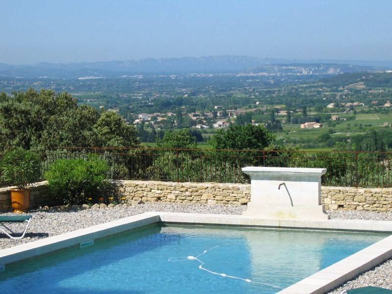 Maison de plain-pied en pierre  Gordes Gordes village à 5 minutes Maison en pierre de plain pied avec jardin piscine et vue panoramique