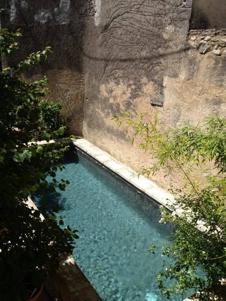 Demeure de Village  à vendre à Robion entièrement restaurée avec jardin et piscine