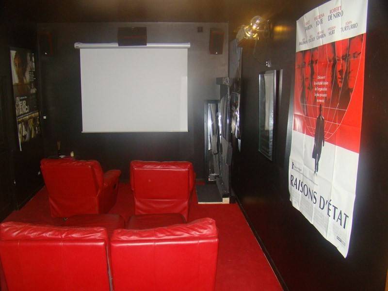salle de cinéma privée dans cette propriété à vendre près d'Avignon