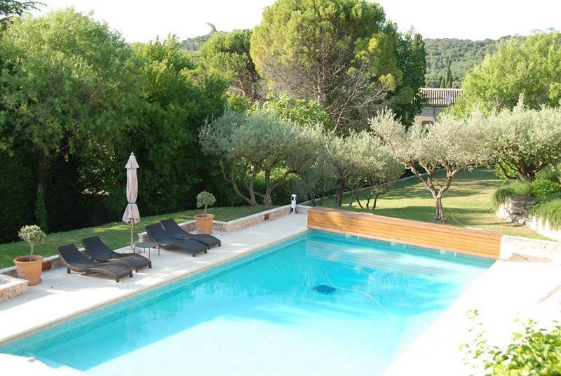 Bastide en pierre à vendre à Villeneuve les Avignon avec jardin piscine et vue panoramique