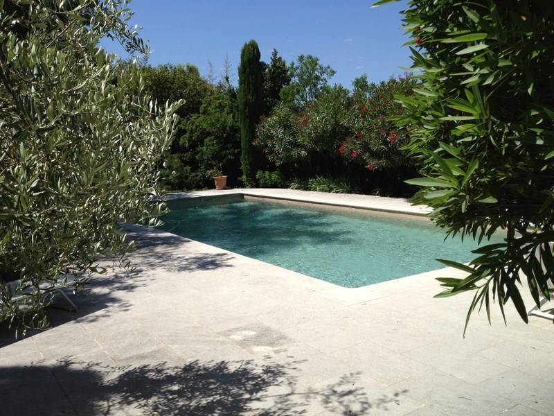 Mas en Pierre  à vendre à Avignon en Provence avec un jardin arboré et une piscine