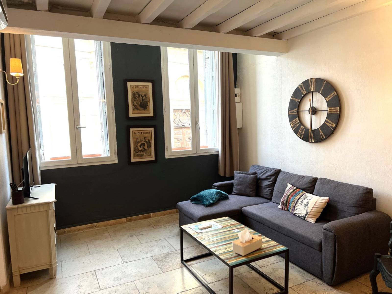 Appartement deux pièces à vendre à l'Isle sur la Sorgue en plein centre ville avec une vue sur la Collégiale