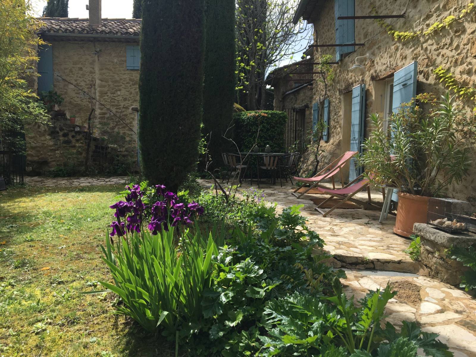 maison en pierre vaison la romaine