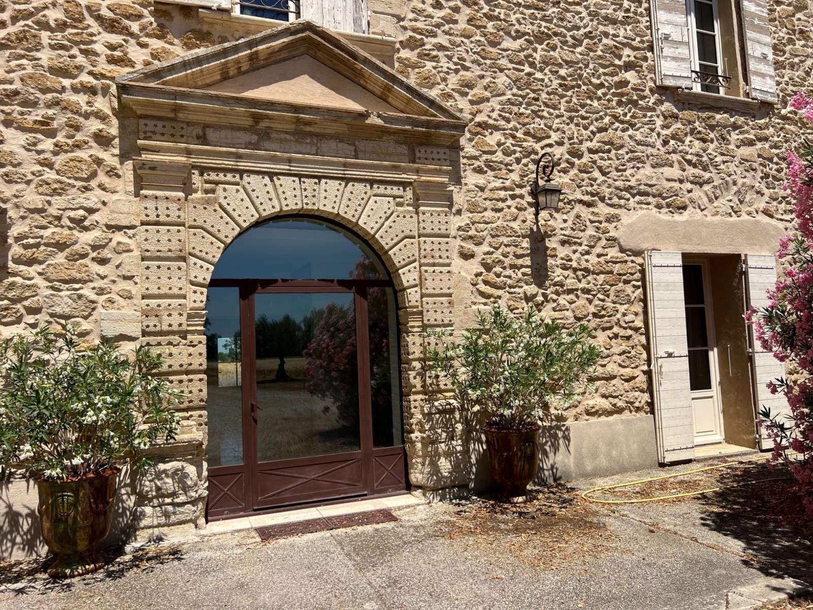 Propriété de caractère Avignon