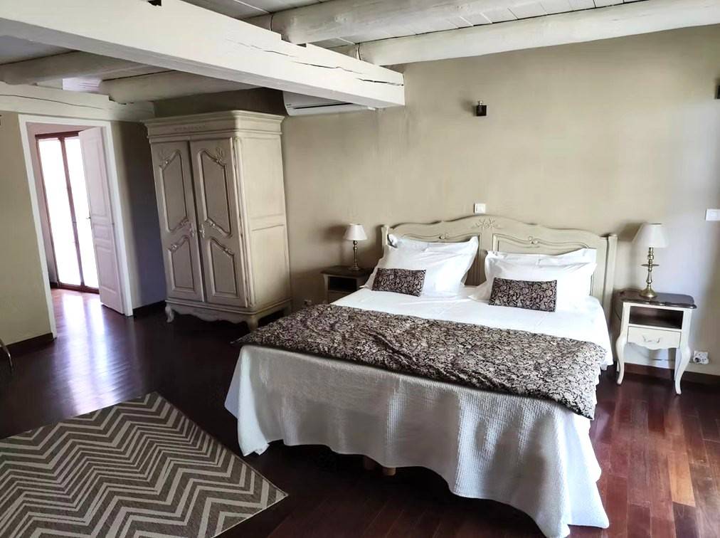 Propriété à vendre à Roussillon avec une vue panoramique et un appartement indépendant