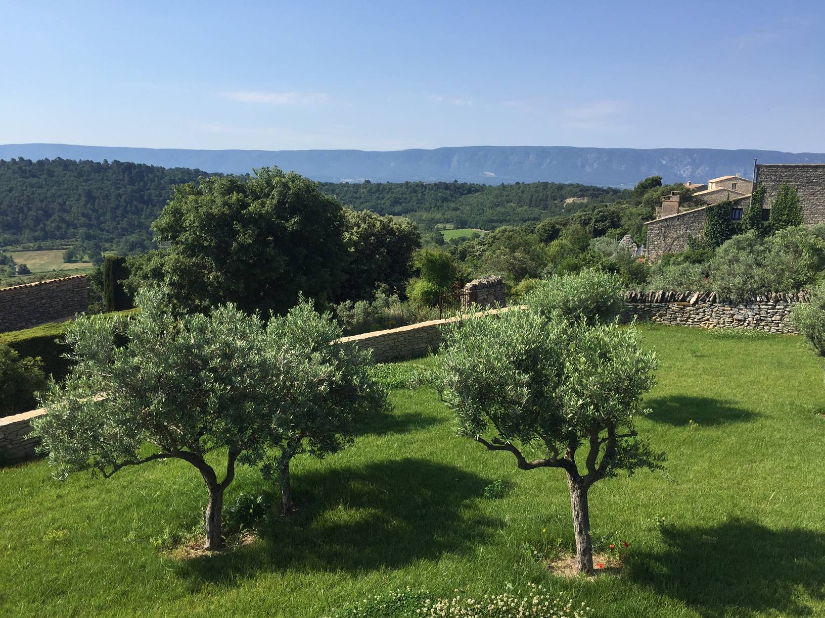 Belle demeure avec une vue panoramique à vendre à Gordes