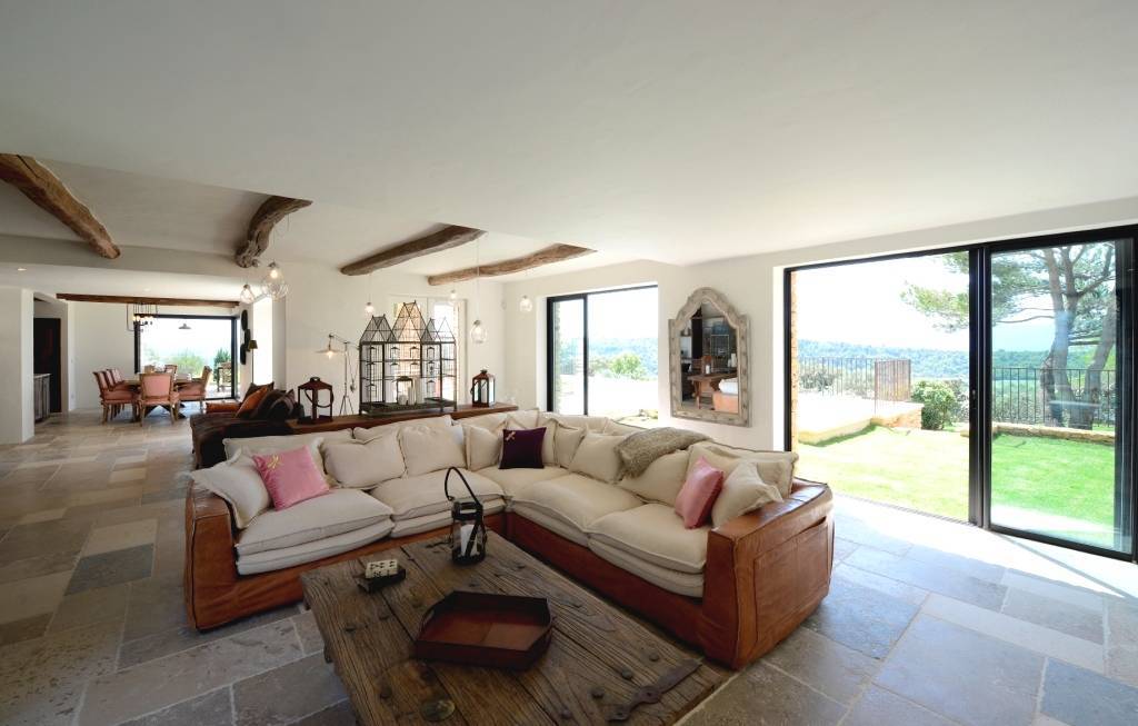 Luxe et confort dans cette villa d prestige à vendre à Gordes