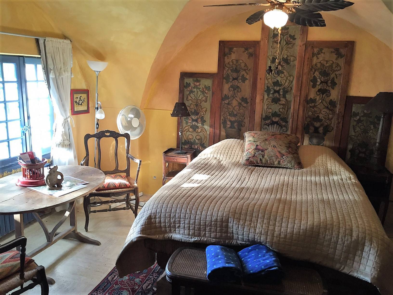 Maison de village de caractère à vendre à Menerbes avec un jardin