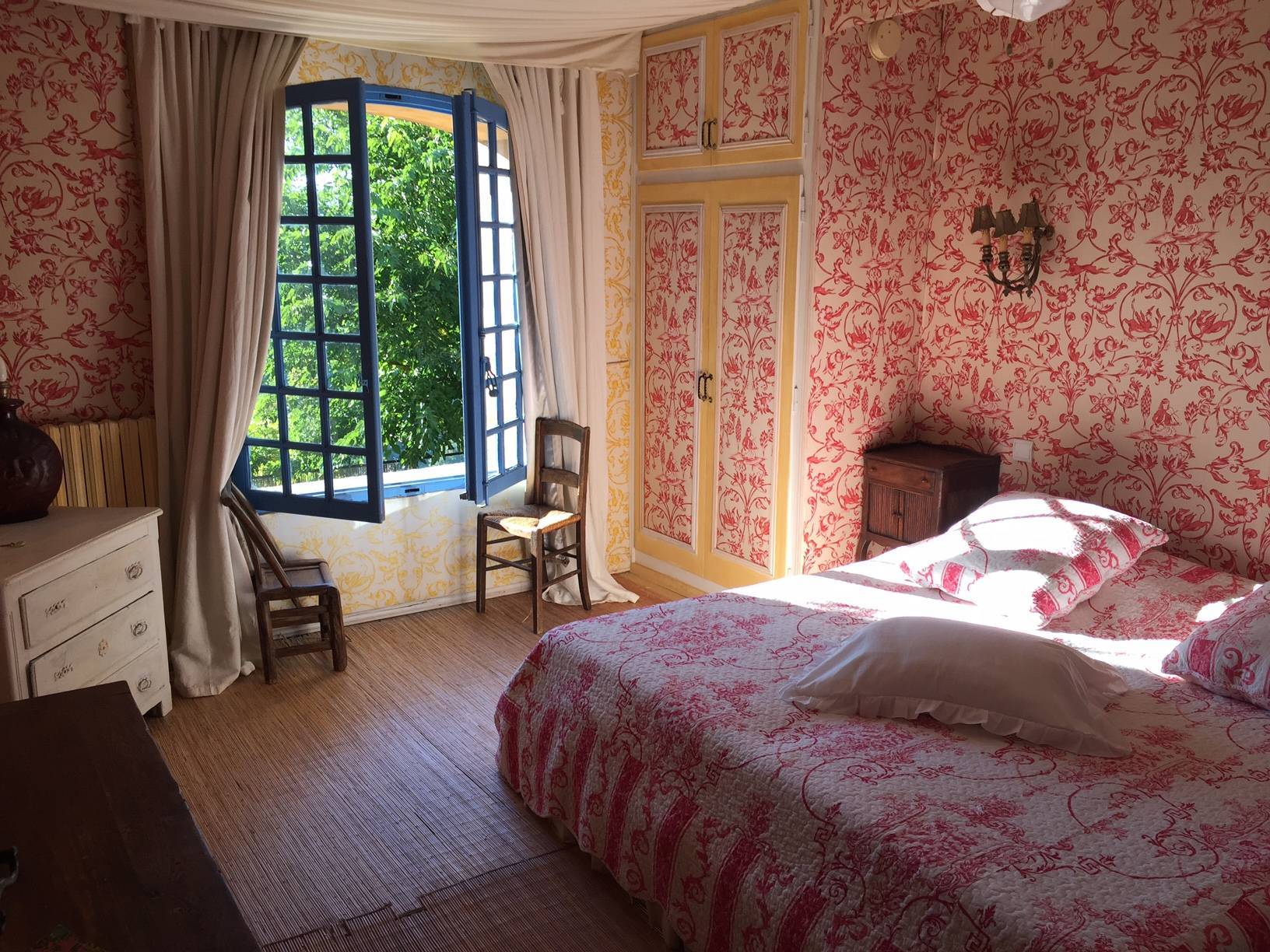 Maison de village de caractère à vendre à Menerbes avec un jardin