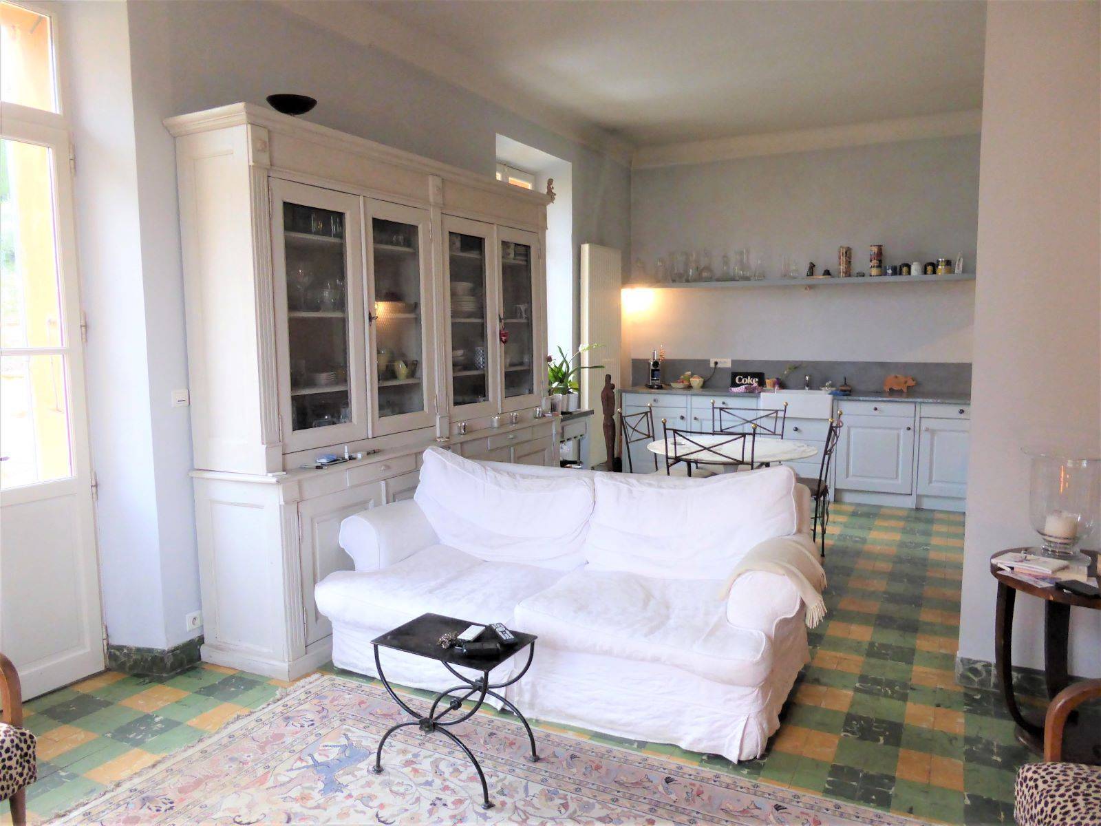 Propriété à vendre dans le Luberon avec trois maisons, jardin et piscine