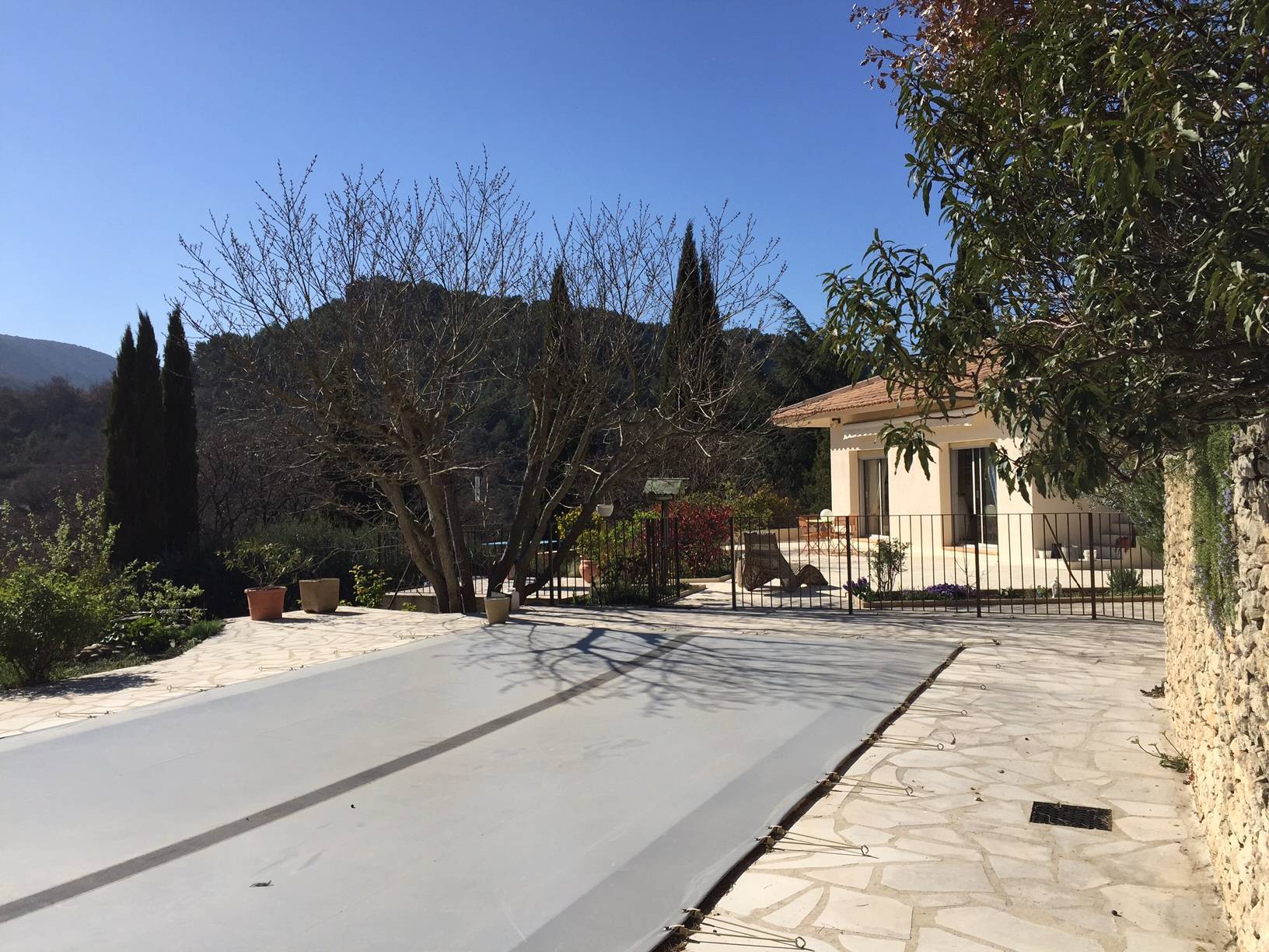 Maison d'architecte à vendre à Menerbes avec une vue panoramique