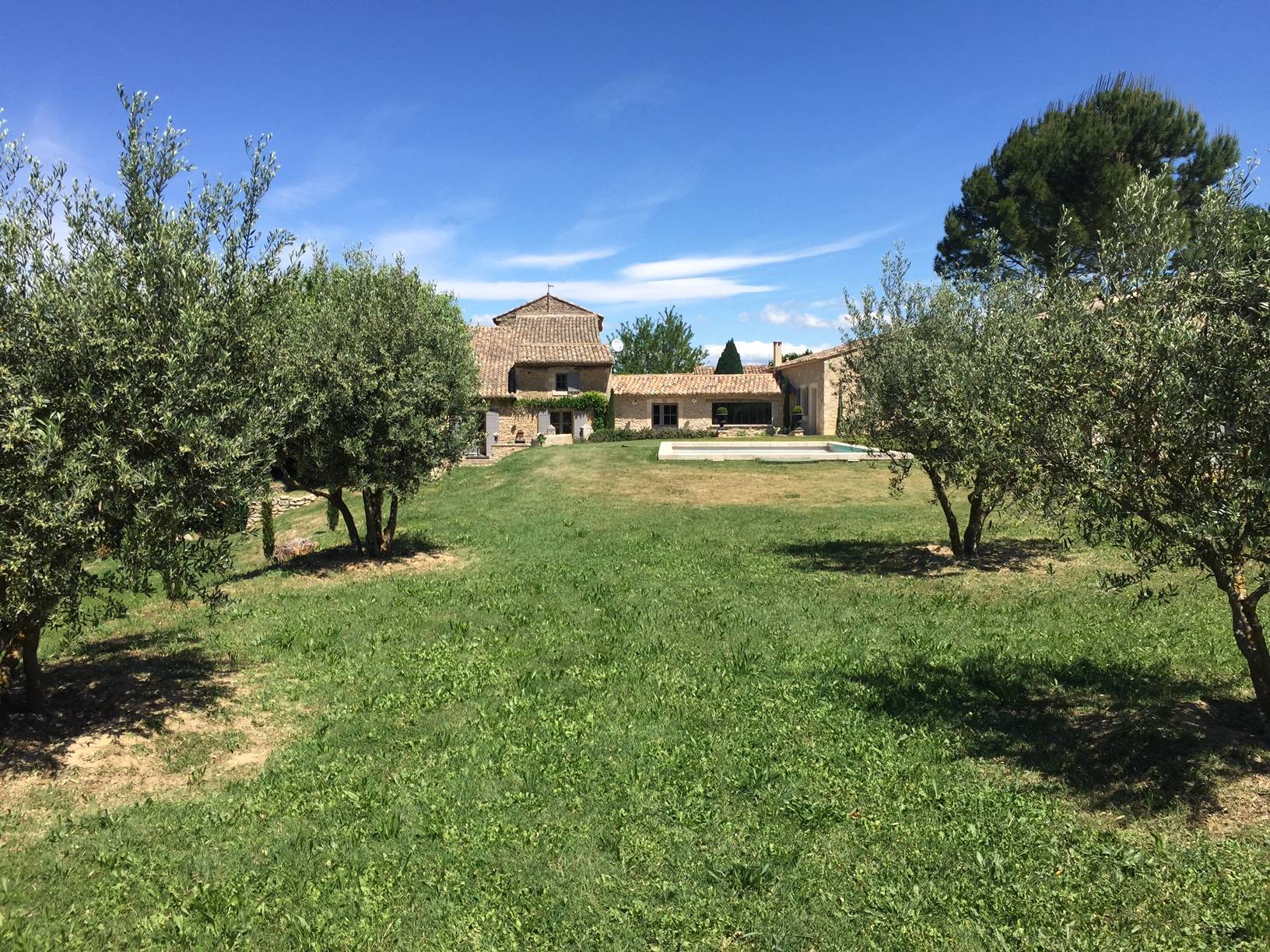 Mas restauré à vendre à Menerbes avec une belle vue sur la montagne du Luberon