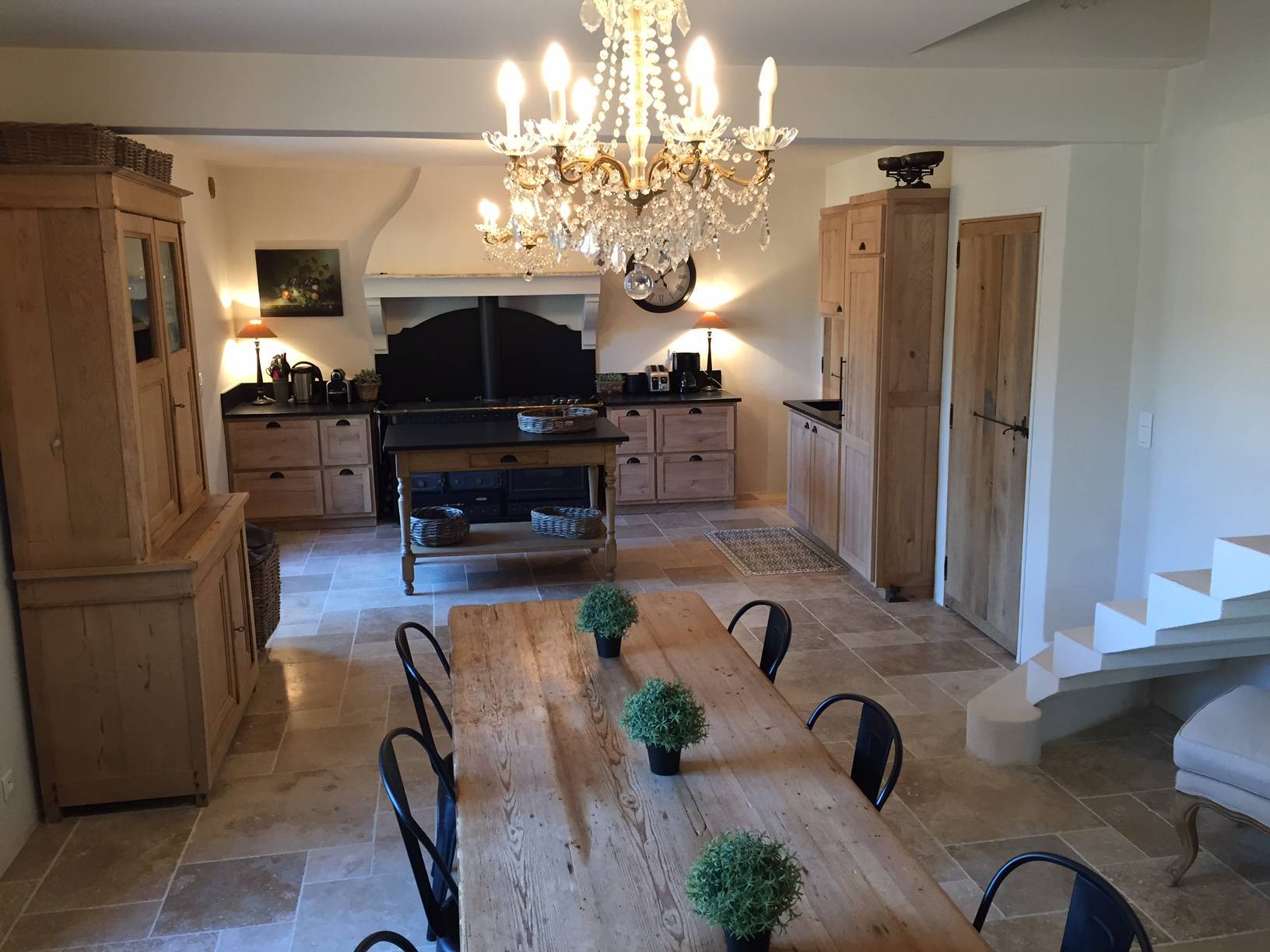 Mas restauré à vendre à Menerbes avec une belle vue sur la montagne du Luberon