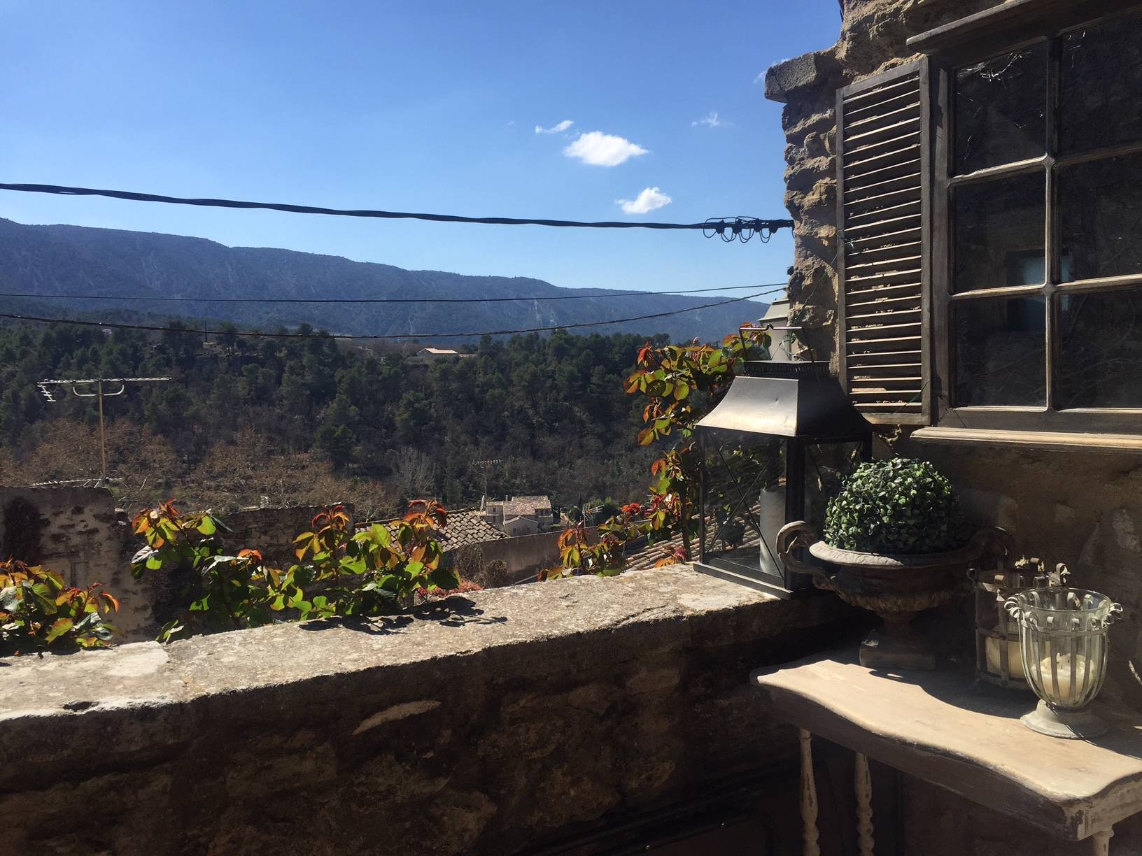 Maison à vendre à Menerbes avec terrasse et vue panoramique