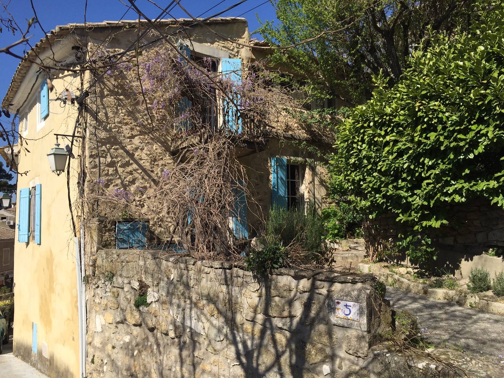 Maison de village pleine de charme à vendre à Menerbes