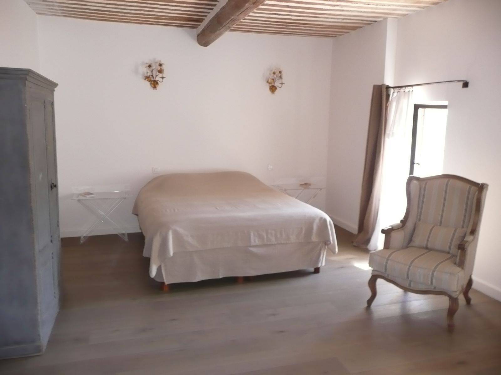 Maison de village de caractère à vendre à Cabrières d'Avignon avec jardin et piscine